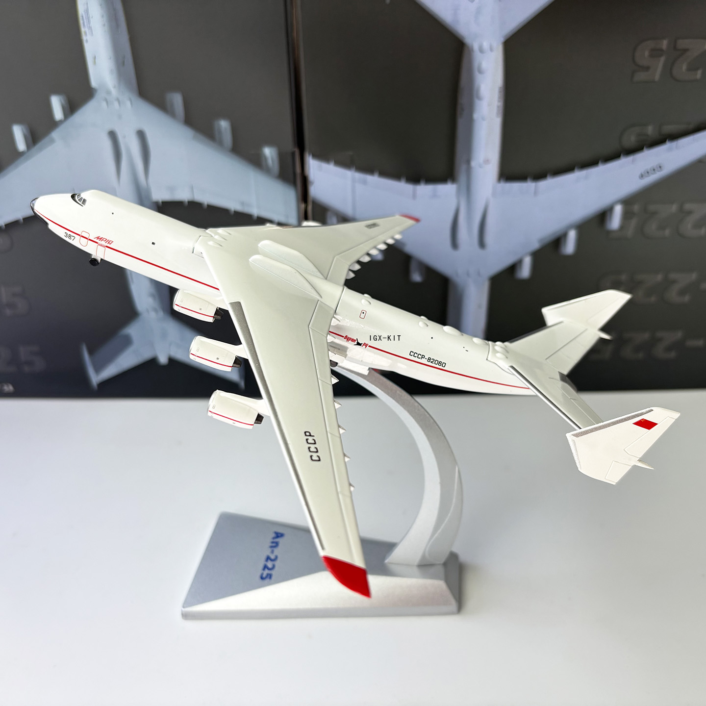 Modelo a Escala 1/400 del Avió - Model Kit Ukraine reseña y precio