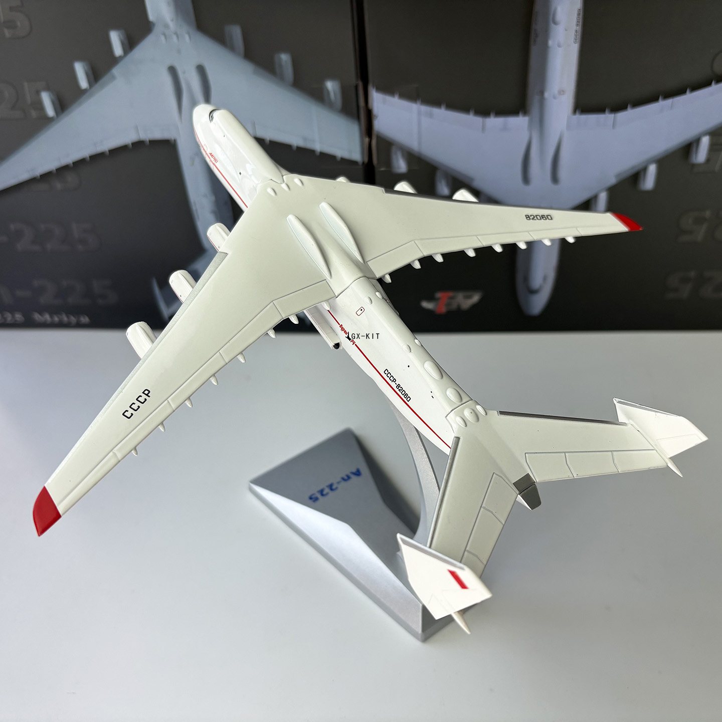 Modelo a Escala 1/400 del Avió - Model Kit Ukraine reseña y precio