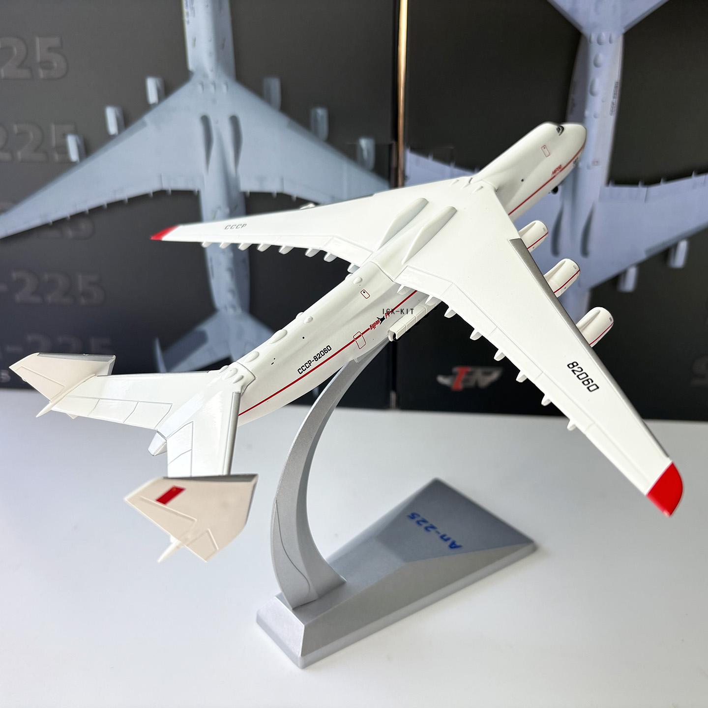 Modelo a Escala 1/400 del Avió - Model Kit Ukraine reseña y precio
