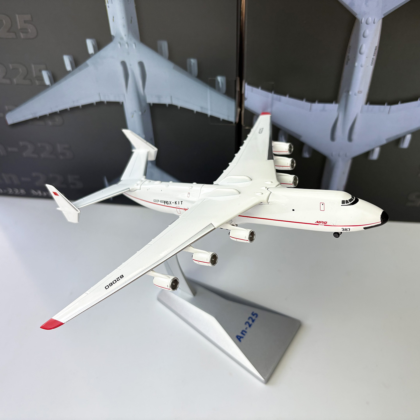 Modelo a Escala 1/400 del Avió - Model Kit Ukraine reseña y precio